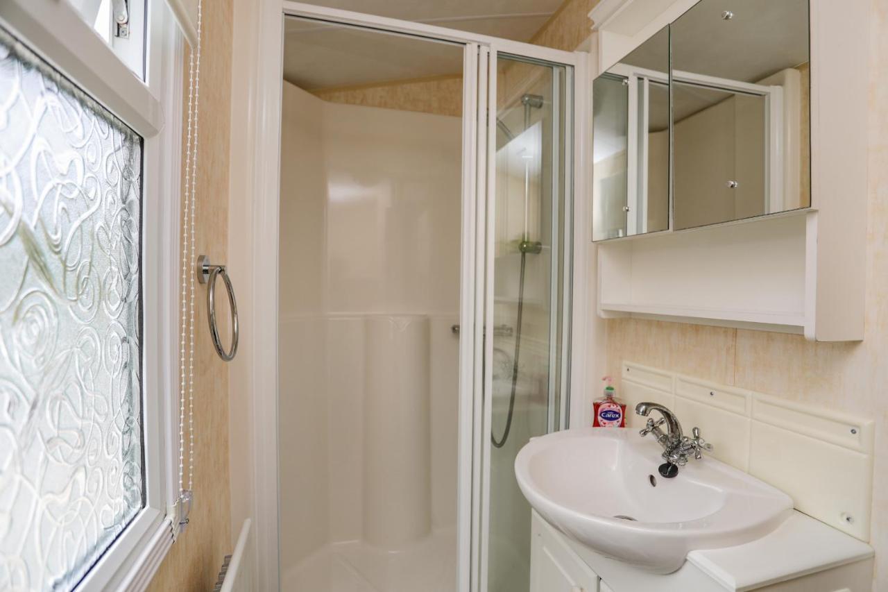 Ty Newydd Caravan Holiday home